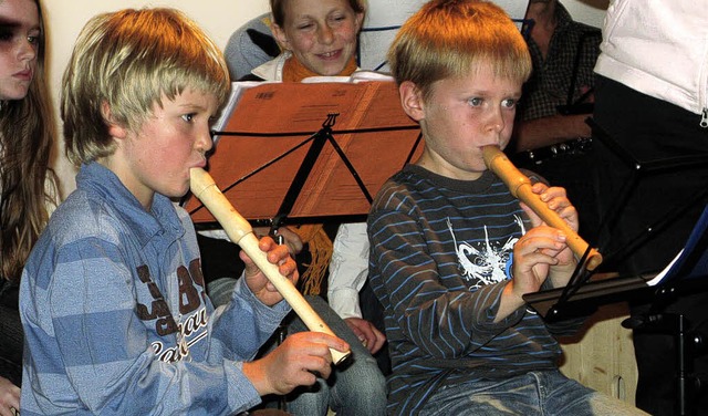 Am Sommerkonzert der Musikschler im T... die kleinen Flten-Buben ihr Knnen.   | Foto: Ulrike Spiegelhalter