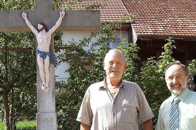 Ein altes Wegkreuz wird zu einem echten Blickfang