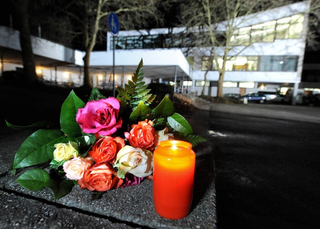 Die Realschule in Winnenden am Abend n...gte am Mittwoch  erstmals ffentlich.   | Foto: dpa