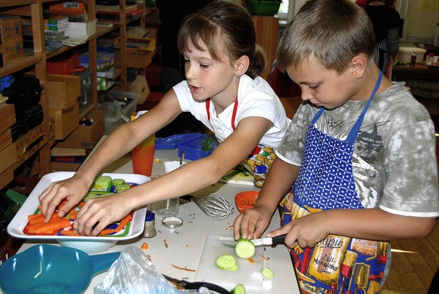 Lebensmittelkunde ganz praktisch an der Grundschule Sasbach.   | Foto: Vitt