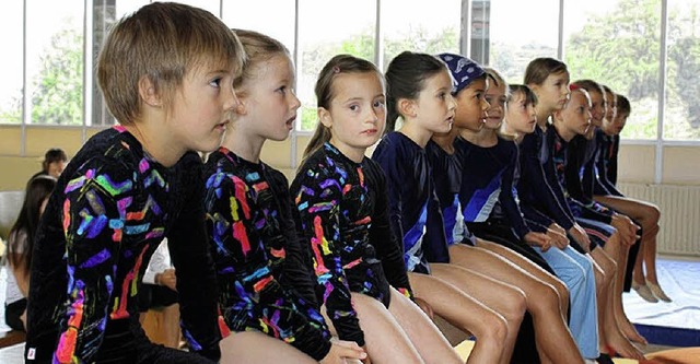 Die jungen Turntalente warten auf den Wettkampf.  | Foto: Privat