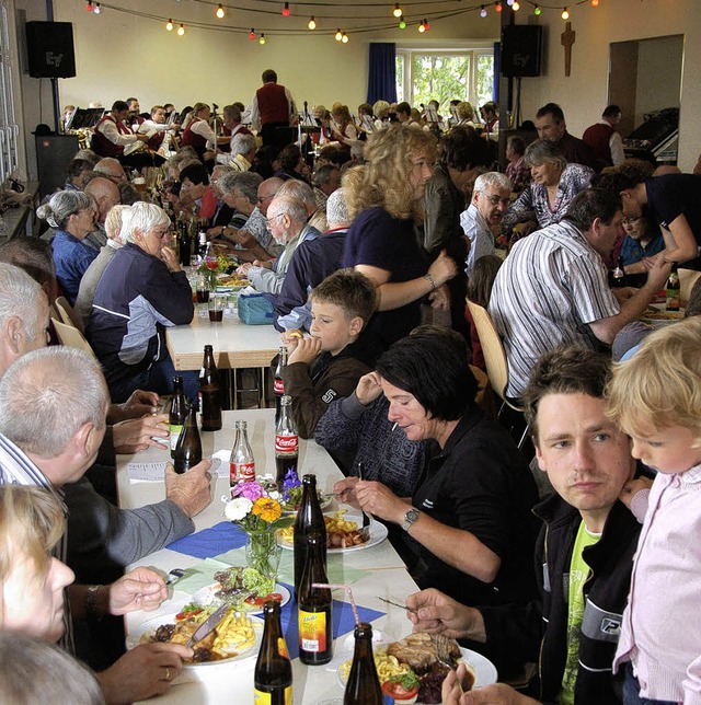 Gute Stimmung herrschte  beim Rastplat...den Brgersaal verlegt werden musste.   | Foto: noe