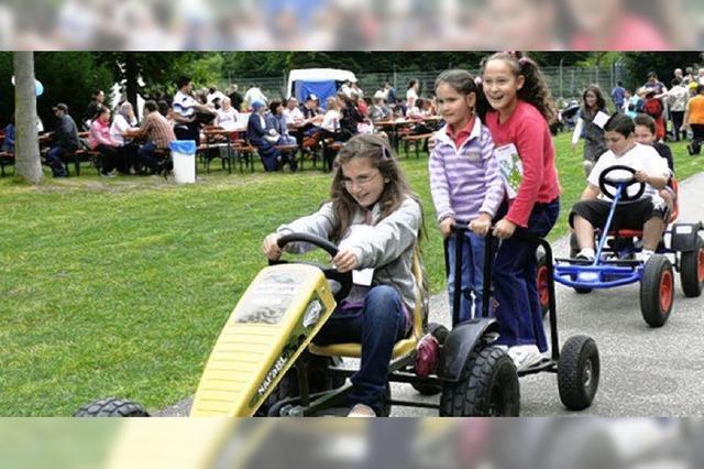 Buntes Schulfest beim Tatzelwurm