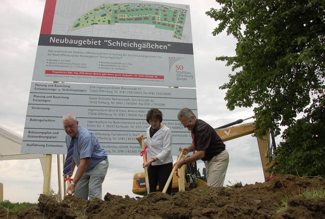 Spatenstich im Schleichgsschen bei Ra...uarbeiter&#8220; im neuen Wohngebiet.   | Foto: Helmut Seller