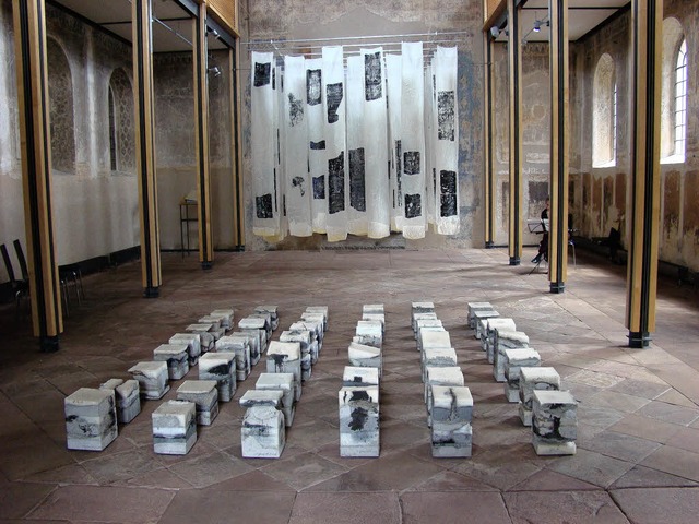 Mit ihren Setzungen verstrkt Petra G... das Sakrale des Kippenheimer Raumes.   | Foto: rwb