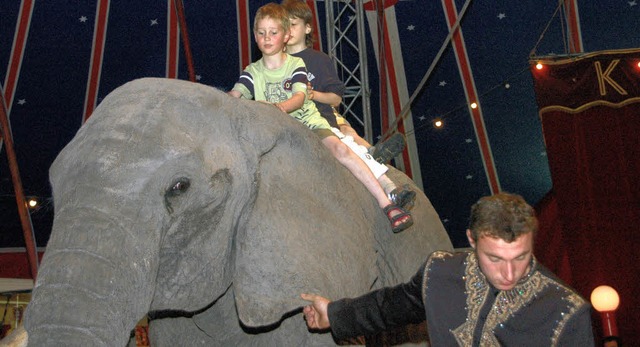 Bis Sonntag gastiert in Schopfheim der Zirkus Kaiser hier: Elefantendame Sarah.   | Foto: Ounas-Krusel