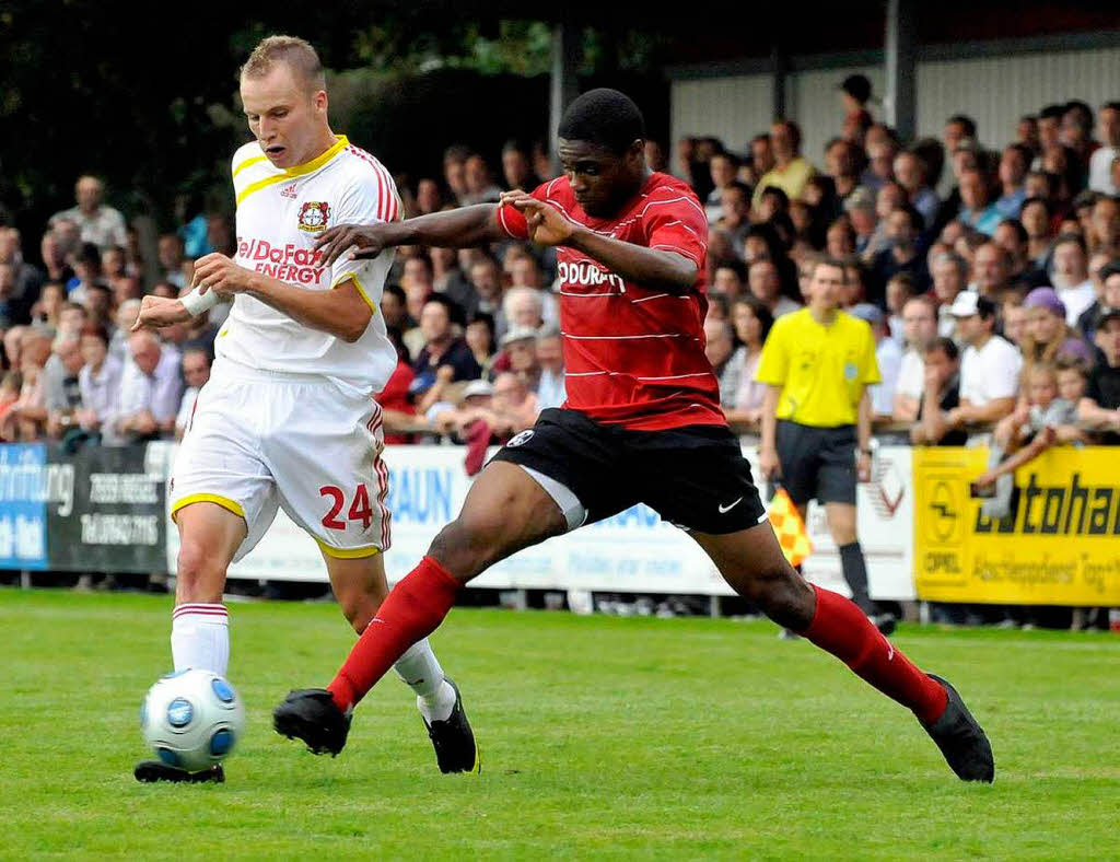 Cedrick Makiadi (r) gegen Michael Kadlec