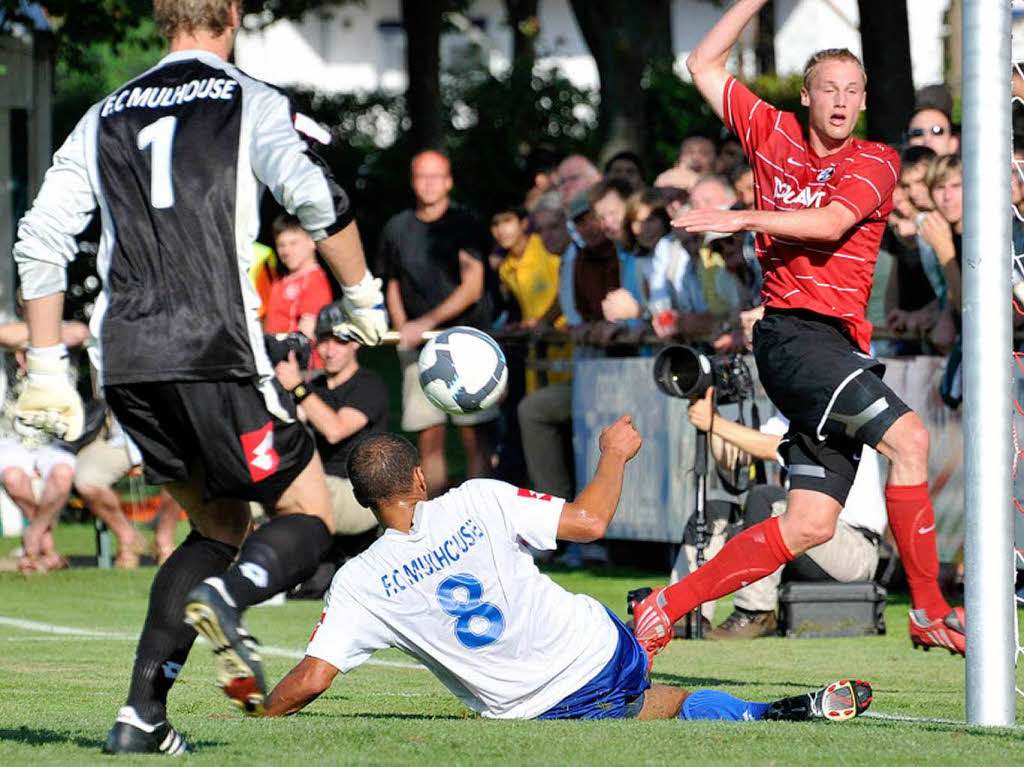 Spielszenen: SC Freiburg gegen den FC Mulhouse