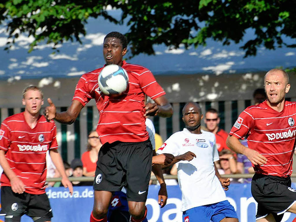 Spielszenen: SC Freiburg gegen den FC Mulhouse