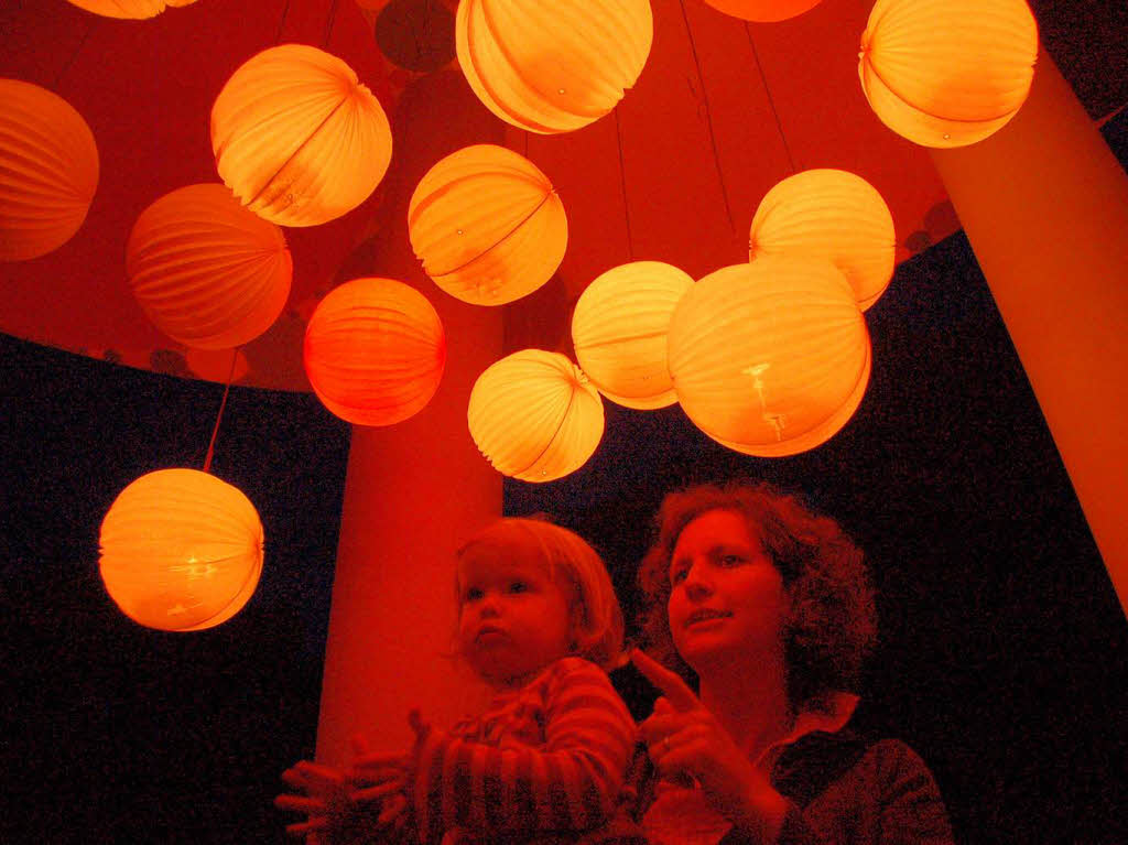 Es funkelte und blitzte berall im Bad Krozinger Kurpark. 10 000 Lichter und ebensoviele Besucher lieen das Lichterfest zum groen Event werden.