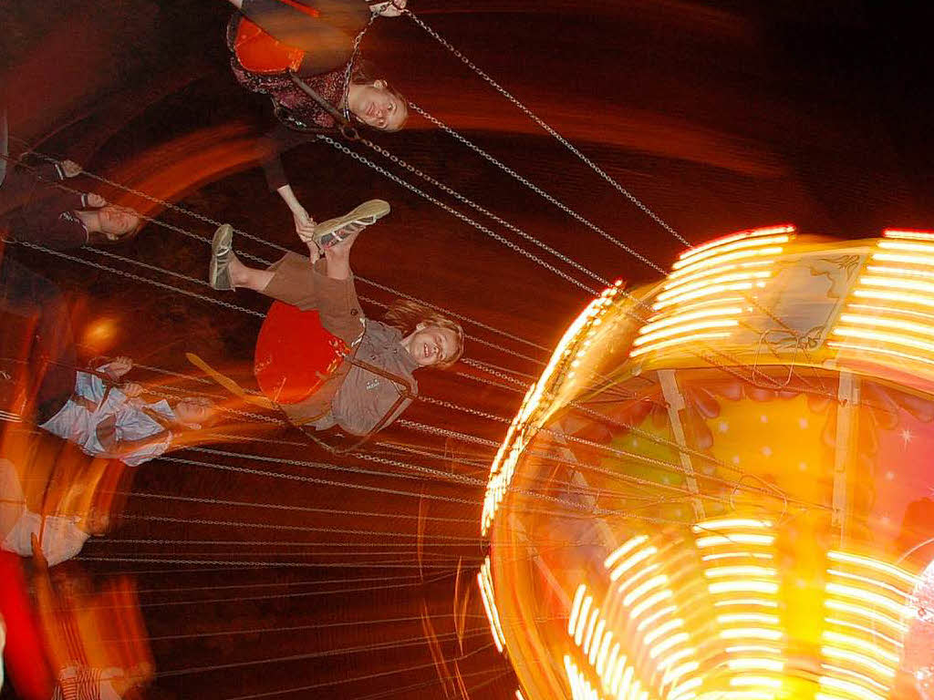 Es funkelte und blitzte berall im Bad Krozinger Kurpark. 10 000 Lichter und ebensoviele Besucher lieen das Lichterfest zum groen Event werden.