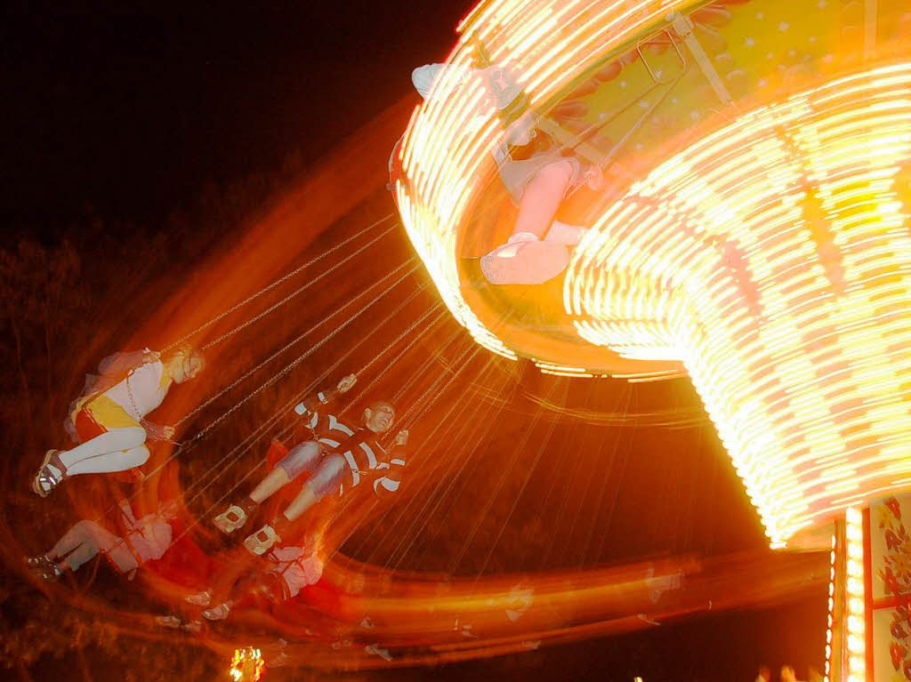 Es funkelte und blitzte berall im Bad Krozinger Kurpark. 10 000 Lichter und ebensoviele Besucher lieen das Lichterfest zum groen Event werden.