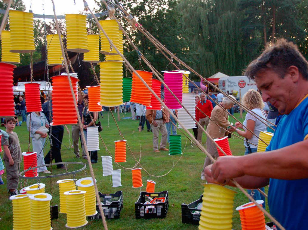 Es funkelte und blitzte berall im Bad Krozinger Kurpark. 10 000 Lichter und ebensoviele Besucher lieen das Lichterfest zum groen Event werden.