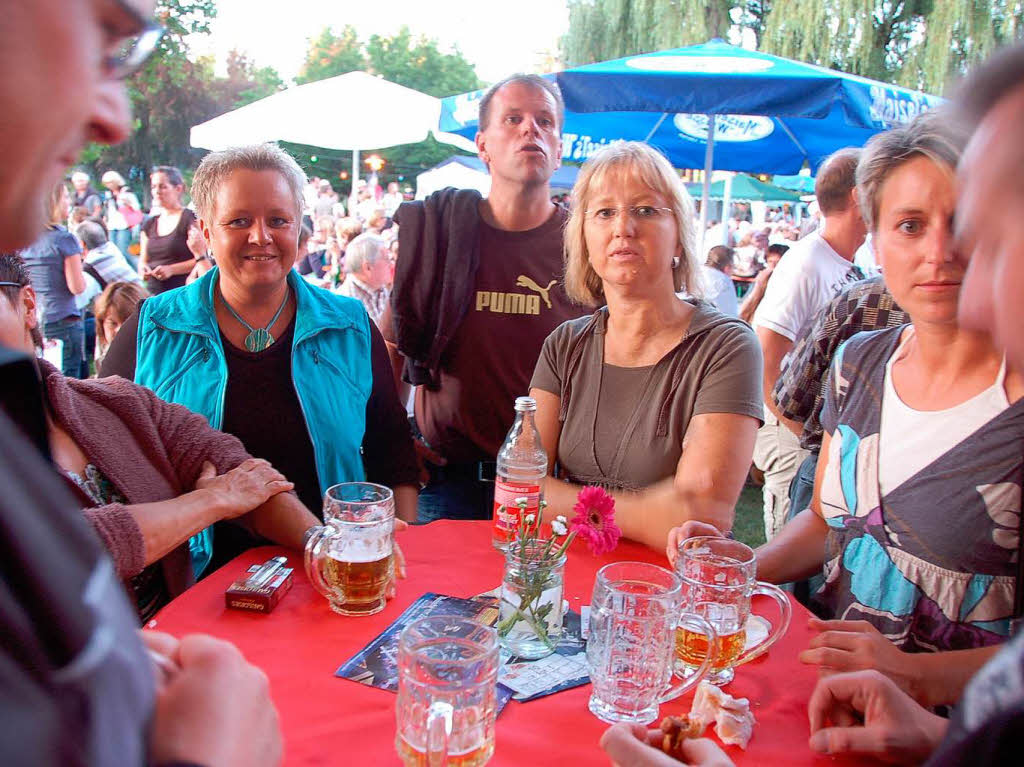 Es funkelte und blitzte berall im Bad Krozinger Kurpark. 10 000 Lichter und ebensoviele Besucher lieen das Lichterfest zum groen Event werden.