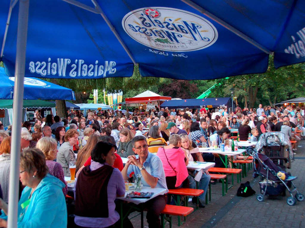 Es funkelte und blitzte berall im Bad Krozinger Kurpark. 10 000 Lichter und ebensoviele Besucher lieen das Lichterfest zum groen Event werden.