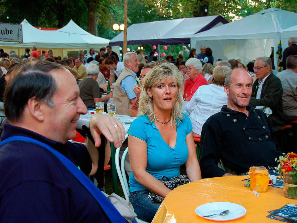 Es funkelte und blitzte berall im Bad Krozinger Kurpark. 10 000 Lichter und ebensoviele Besucher lieen das Lichterfest zum groen Event werden.