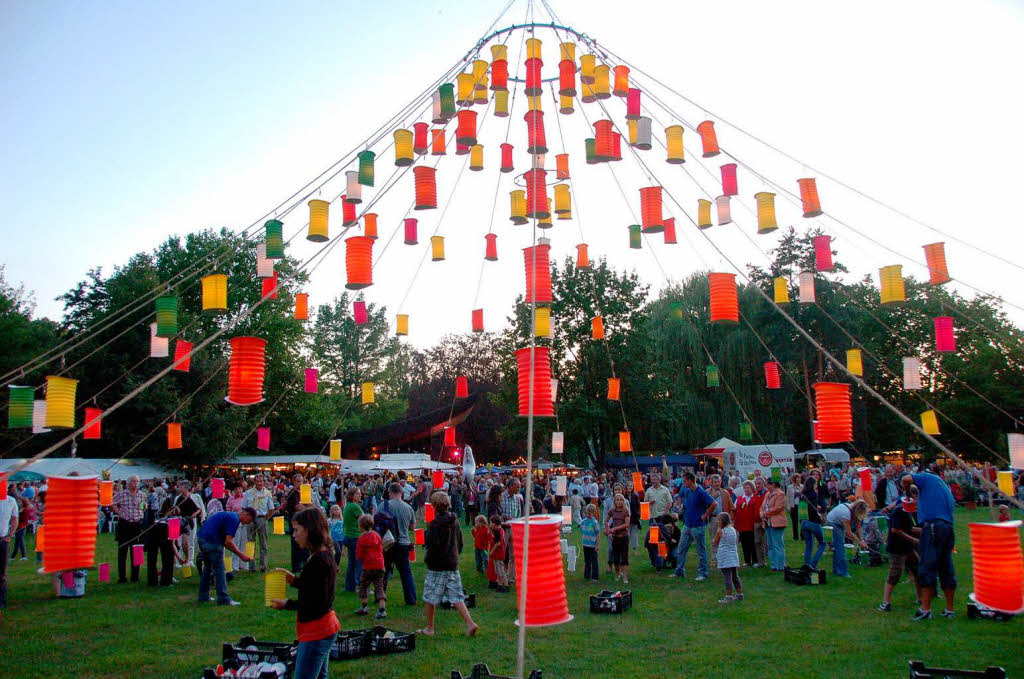 Es funkelte und blitzte berall im Bad Krozinger Kurpark. 10 000 Lichter und ebensoviele Besucher lieen das Lichterfest zum groen Event werden.