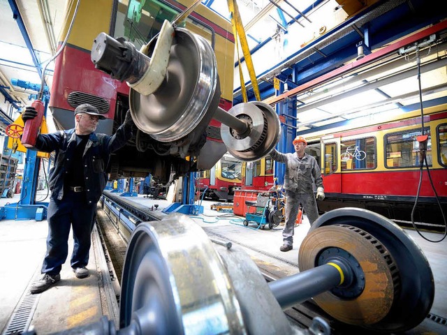 Die Wartungsarbeiten bei der Berliner S-Bahn laufen.  | Foto: dpa