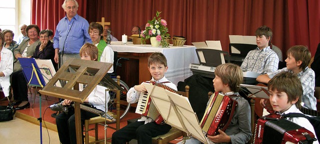 Die Mitglieder des Schlerorchesters i...chen Gottesdienst in Reichshoffen mit.  | Foto: Privat