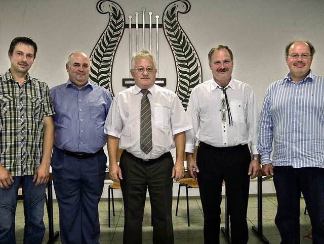 Brgermeister Johann Gerber (Mitte) ve...stag die ausgeschiedenen Gemeinderte.  | Foto: Hagen Schnherr