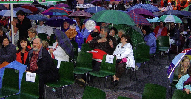 Nasses Ende: Der Regen hatte fr die S...k und ihre Zuhrer kein Pardon brig.   | Foto: Heidrun Simoneit