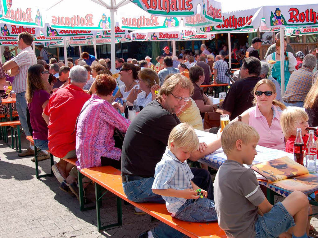 Kaum einen Sitzplatz fand man am Sonntagnachmittag auf dem groen Areal vor der Stadthalle.