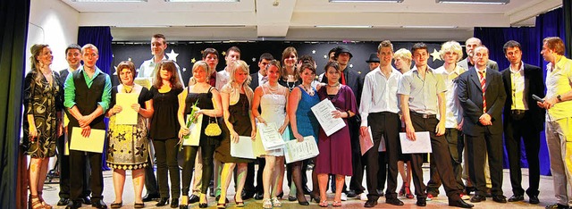 Die Preistrger und die Belobigten der...lbergschule bei ihrer Abschlussfeier.   | Foto: Schule