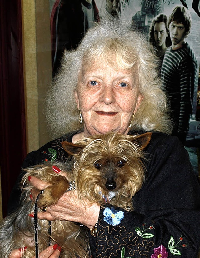 <Bildtext>Monika Schckher mit Hund Bonnie </Bildtext>  | Foto: marion pfordt