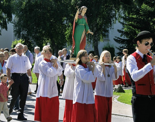 Viele Glubige beteiligten sich an der...h dem Festgottesdienst in Birkendorf.   | Foto: Luisa Denz