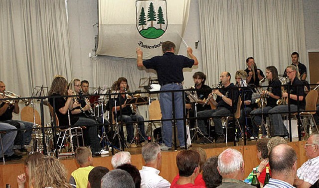 Platzkonzert in der Halle.   | Foto: Fabry