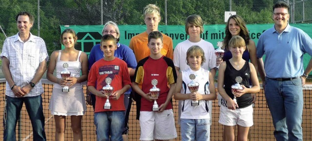 TC-Jugendwart Volker Lamb (links) mit den Siegern des Turniers.   | Foto: Hans-Jrgen Hege