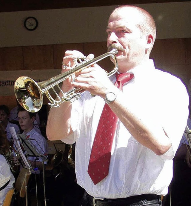 Eine Klasse fr sich war beim Auftritt...musik Jrg  Wendland an der Trompete.   | Foto: hartenstein