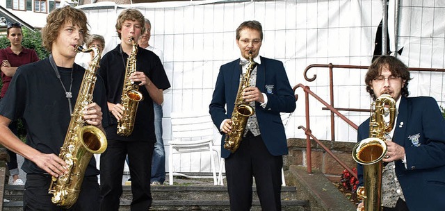 <Bildtext>Das Saxophonquartett spielte...eitag und  Michael Jehle.  </Bildtext>  | Foto: marion pfordt