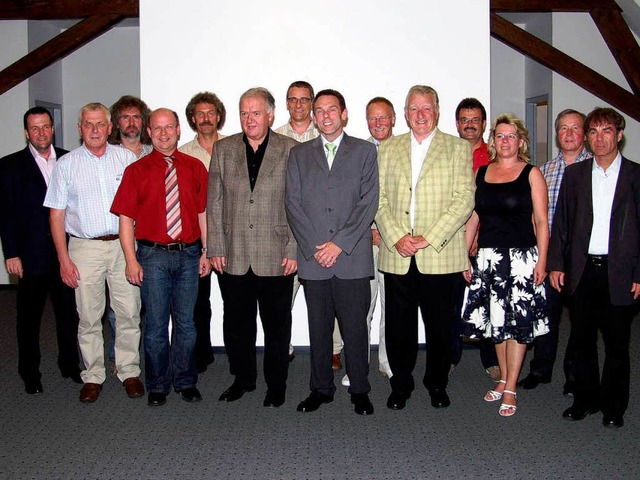 <Bildtext>Gruppenbild mit Dame: Der ne...treter Bruno Sahner (SPD)  </Bildtext>  | Foto: Silke Hartenstein