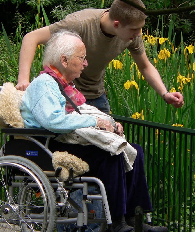 Begegnungen mit alten Menschen ermgli...222;Alt und Jung im Altenheim&#8220;.   | Foto: BZ