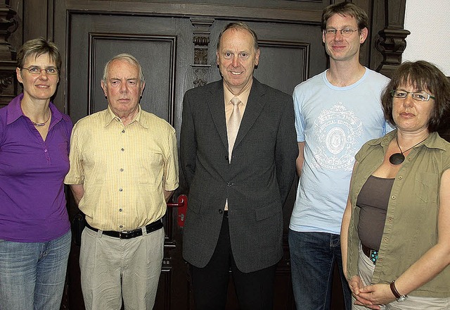 Brgermeister Seger verabschiedete im ...e Walburga  Seger und Jesko Anschtz.   | Foto: Hermann Jacob