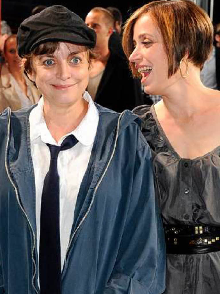 Die Schauspielerin und Regisseurin Katharina Thalbach (l) und ihre Tochter, die Schauspielerin Anna Thalbach