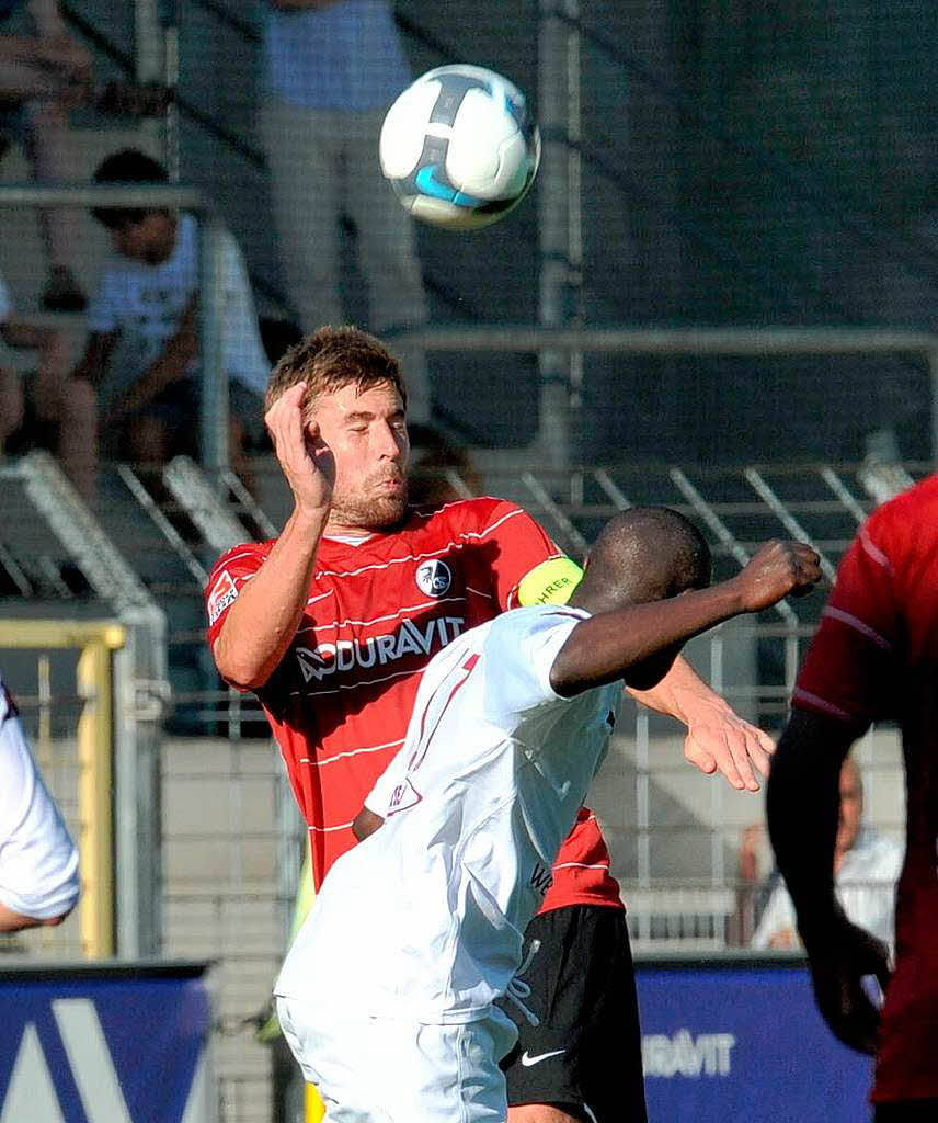 Der SC Freiburg hat sich im heimischen Stadion seinen Fans vorgestellt. Anschlieend gab es gegen Metz eine 1-2-Niederlage.