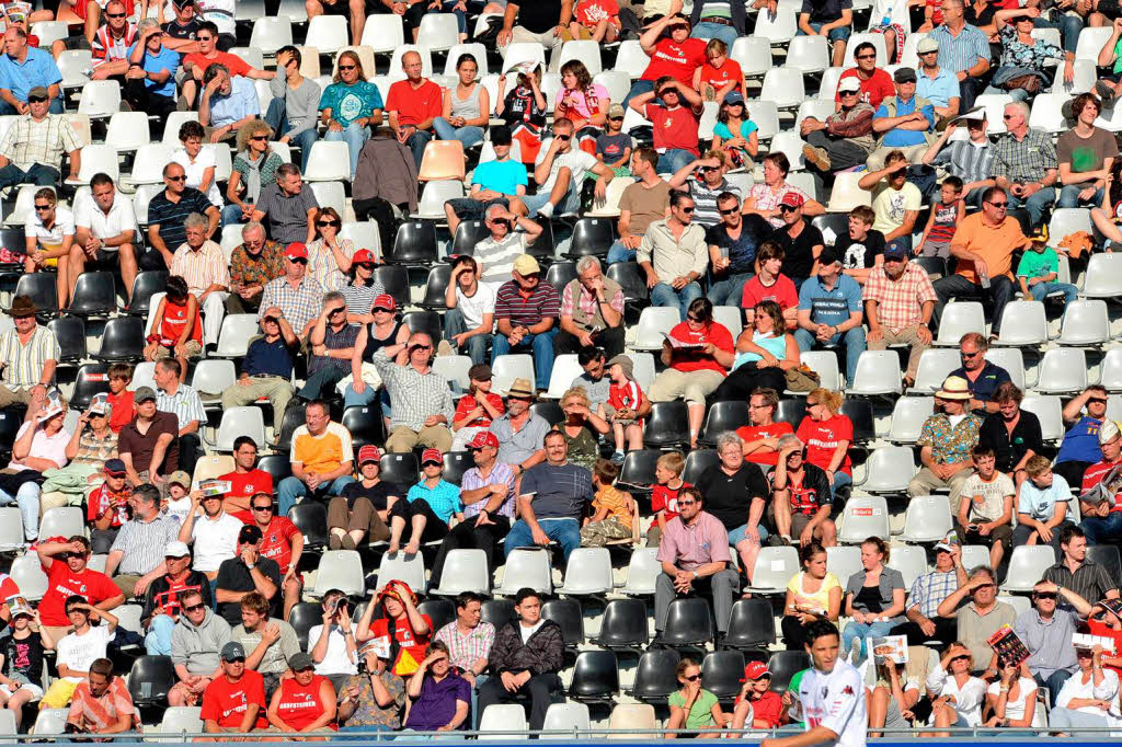 Der SC Freiburg hat sich im heimischen Stadion seinen Fans vorgestellt. Anschlieend gab es gegen Metz eine 1-2-Niederlage.