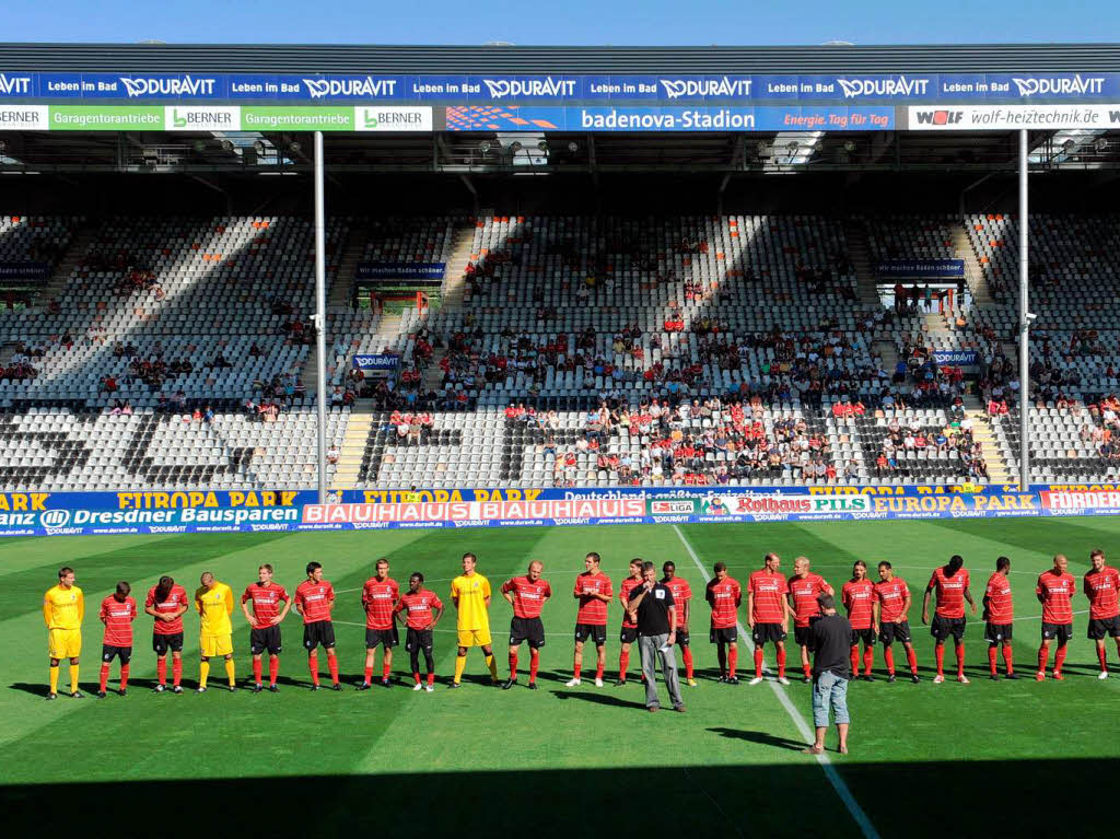 Der SC Freiburg hat sich im heimischen Stadion seinen Fans vorgestellt. Anschlieend gab es gegen Metz eine 1-2-Niederlage.