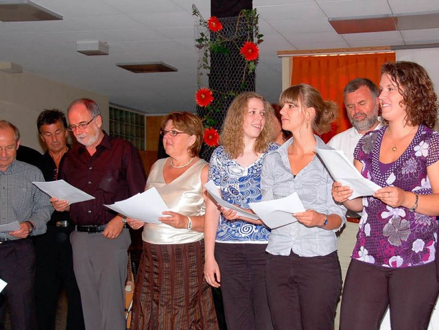 Der vereinigte Lehrerchor der Wiesentalschule sang zum Abschied.  | Foto: Robert Bergmann