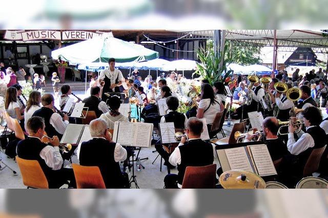 Das Musikfest lockt viele Besucher in den Hasgarten