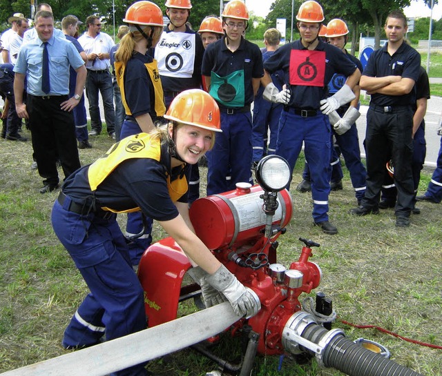 Spa  an der Arbeit in der Feuerwehr h...ehren  im Gewerbepark Breisgau zeigte.  | Foto: Anne Freyer