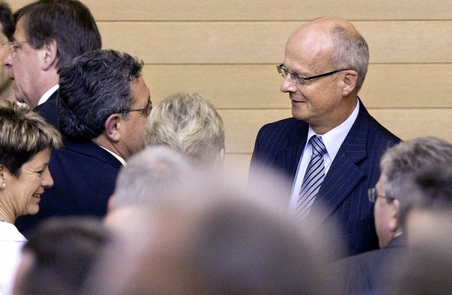 Abgeordnete gratulieren Minister Frank...ion hatte seine Entlassung gefordert.   | Foto: dpa