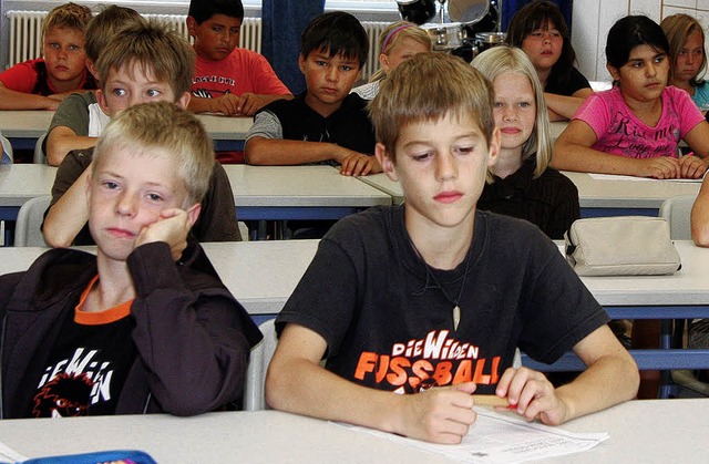 Aufmerksam lauscht die Klasse dem Hrspiel.   | Foto: Sandra Decoux-Kone