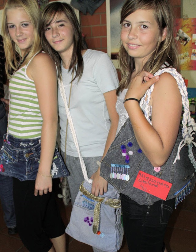 Janine, Lorena und Laura (von links) m... Taschen aus Jeans &#8211; trs chique  | Foto: kerckhoff