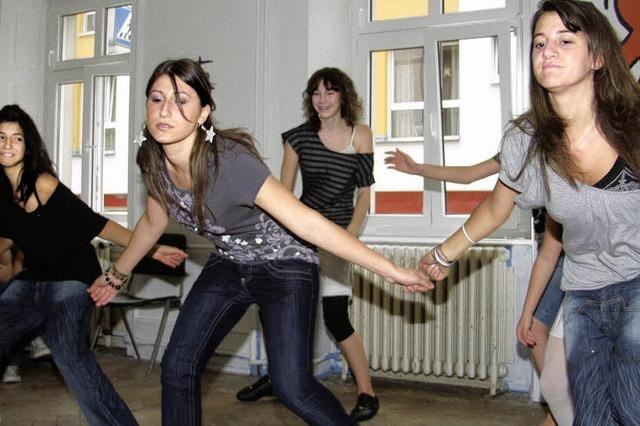 Coole Tänzerinnen im Jugendzentrum