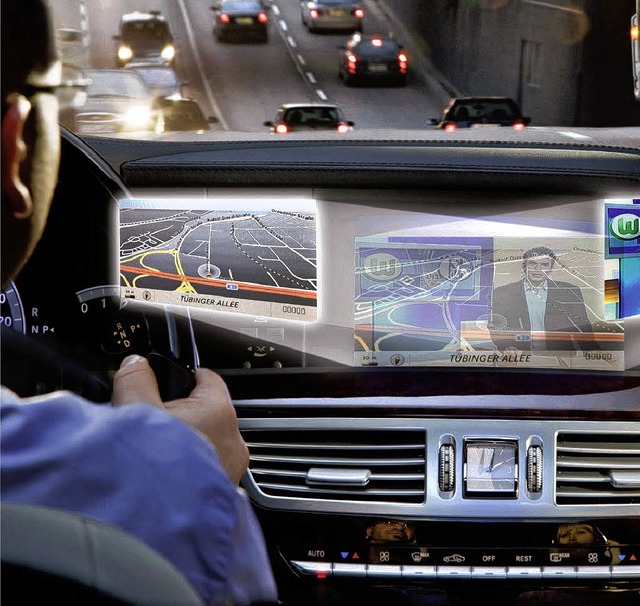 Ein Bildschirm, zwei Programme: Fahrer...play im Auto unterschiedliche Bilder.   | Foto: dpa