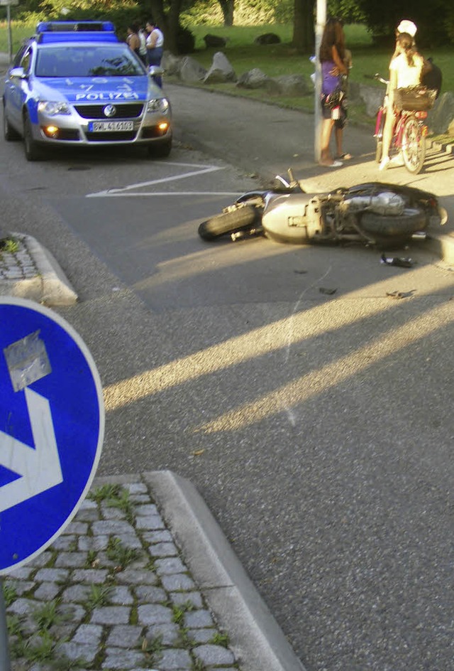 Schwer verletzt wurde ein Rollerfahrer... einem Sturz in der Stegermattstrae.   | Foto: Polizei