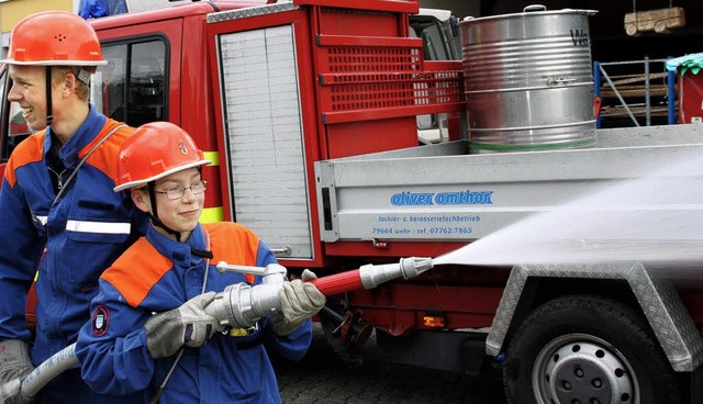 Seit 40 Jahren heit es &#8222;Wasser ...g mit einem groen Zeltlager gefeiert.  | Foto: jrn kerckhoff